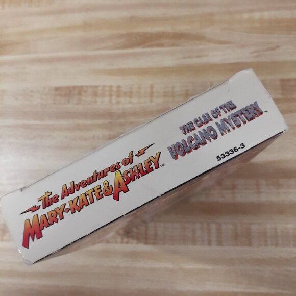 The Adventures Of Mary Kate And Ashley VHS The Case Of The Volcano Mystery 1997 - Picture 4 of 6
